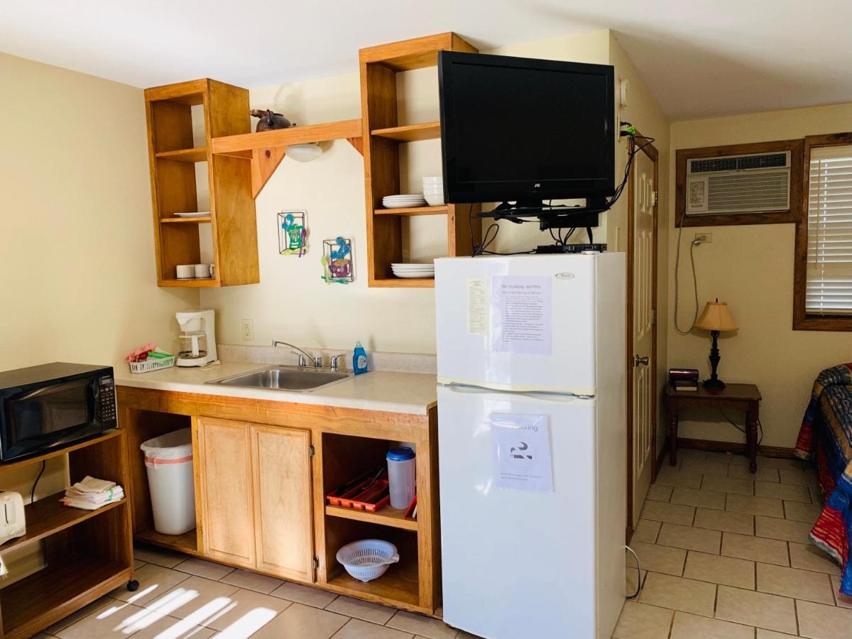 Holly Park Marina Hotel Milam Екстериор снимка