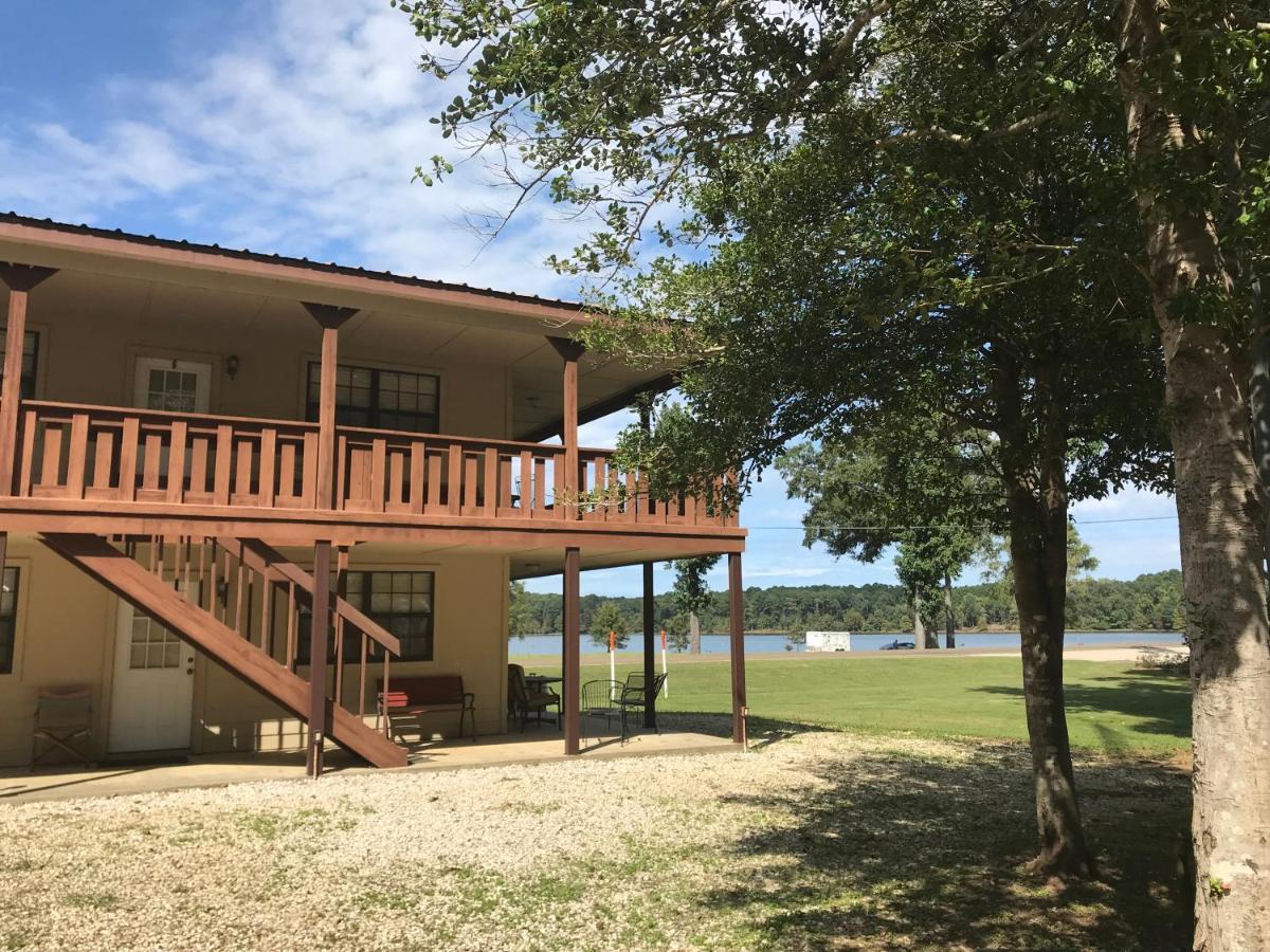Holly Park Marina Hotel Milam Екстериор снимка