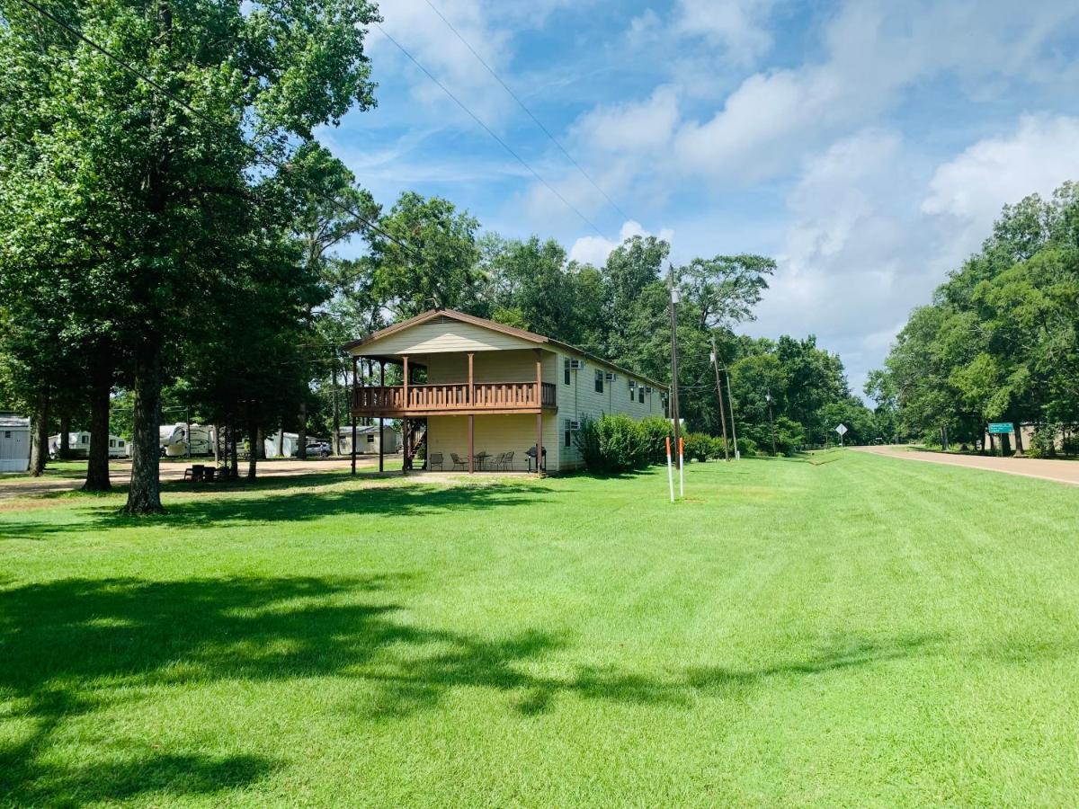 Holly Park Marina Hotel Milam Екстериор снимка