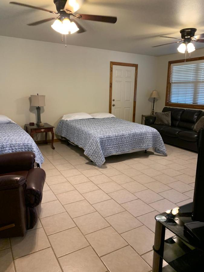 Holly Park Marina Hotel Milam Екстериор снимка